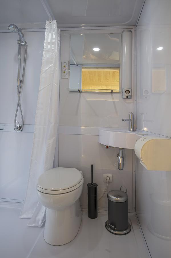 Lodgehotel De Lelie Макум Екстериор снимка